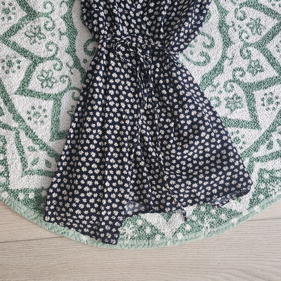 Daisy wrap dress - Picture 8 of 12